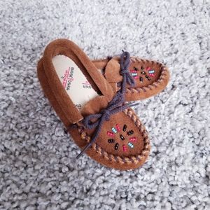 Minnetonka Genuine Leather Moccasin Style Slippers | 8 Toddlers